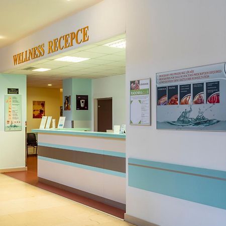 Hotel Behounek Яхимов Екстериор снимка