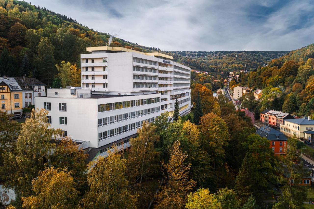 Hotel Behounek Яхимов Екстериор снимка