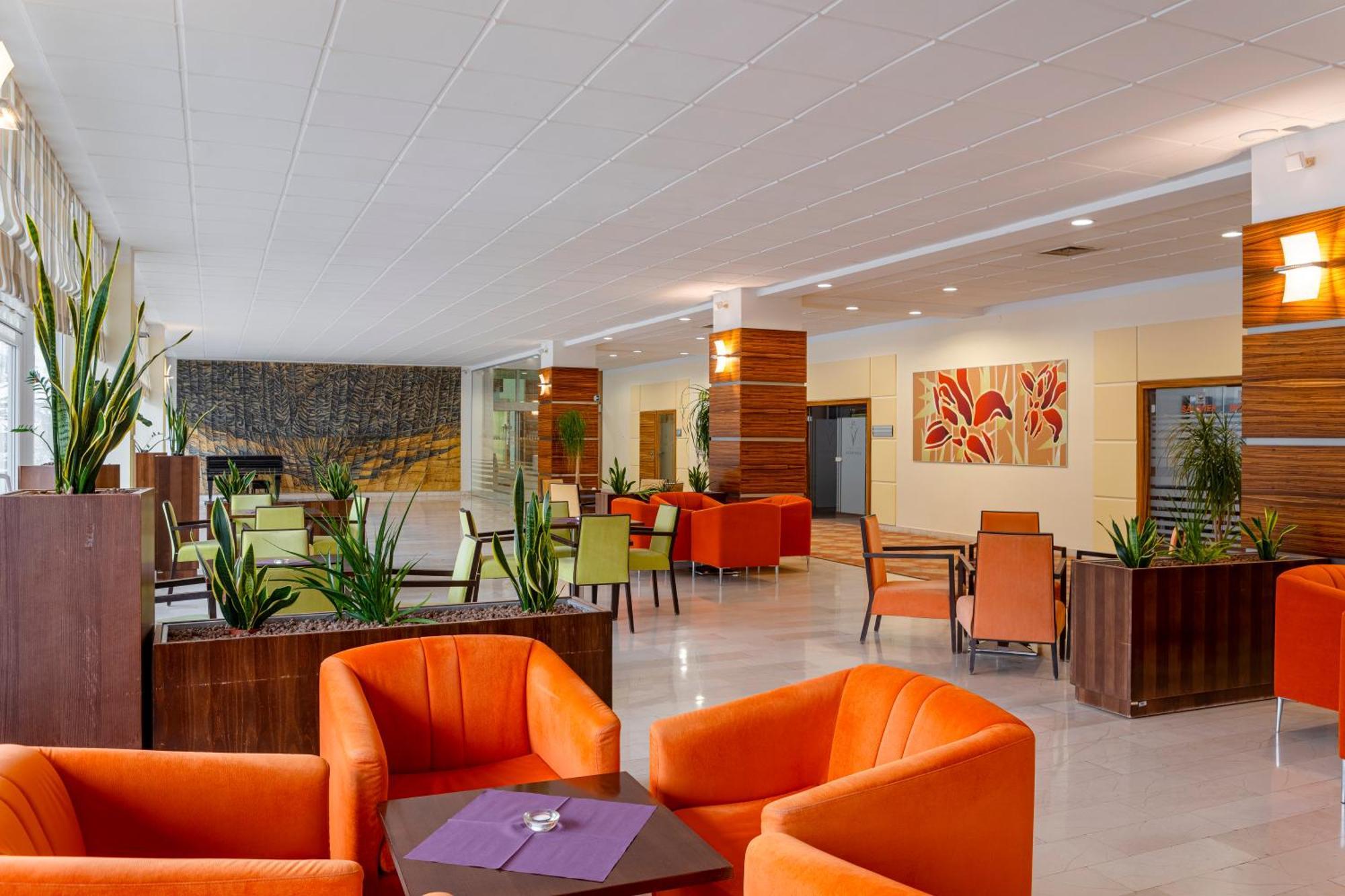 Hotel Behounek Яхимов Екстериор снимка