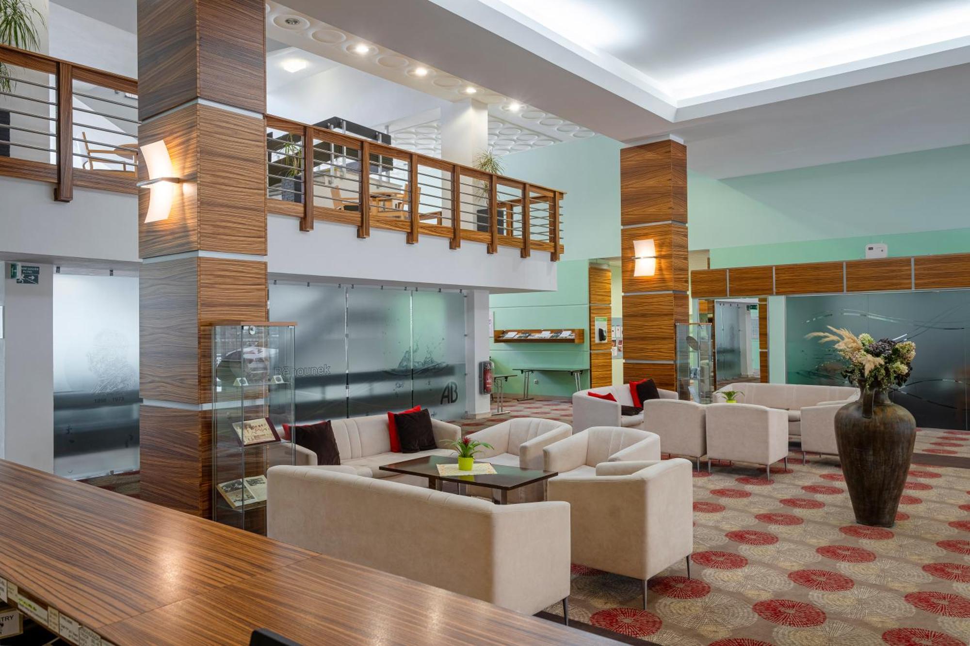 Hotel Behounek Яхимов Екстериор снимка