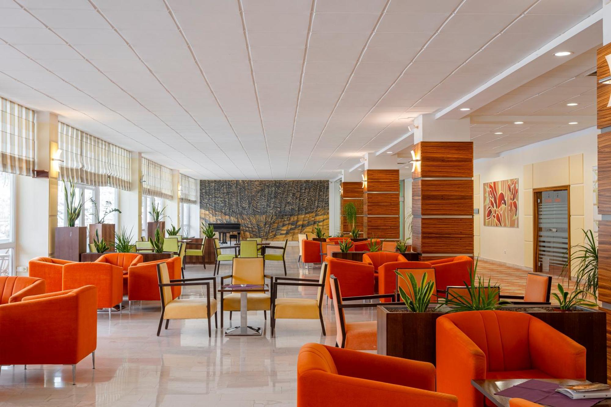 Hotel Behounek Яхимов Екстериор снимка
