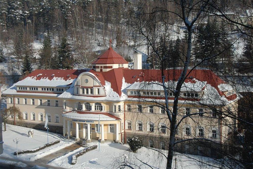 Hotel Behounek Яхимов Екстериор снимка