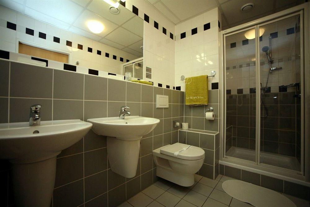 Hotel Behounek Яхимов Екстериор снимка