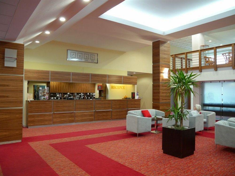 Hotel Behounek Яхимов Екстериор снимка